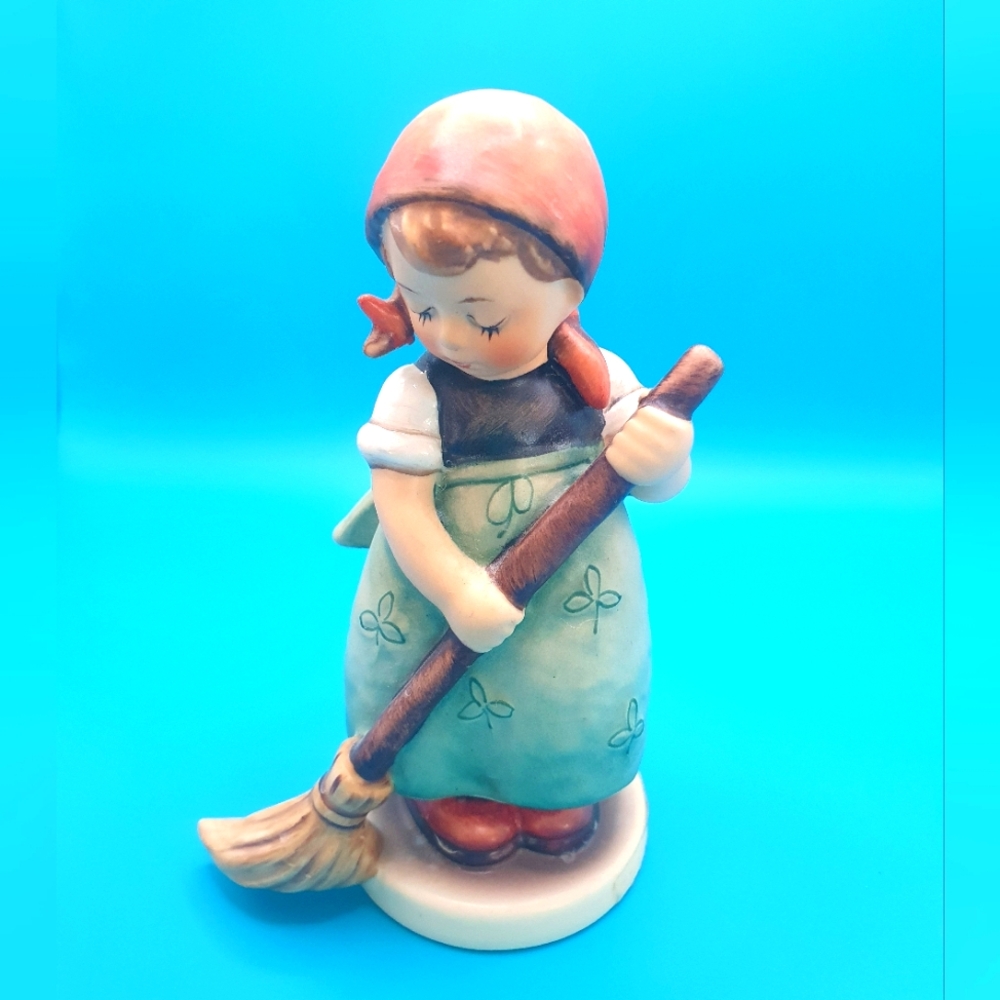 Hummel Goebel figurine